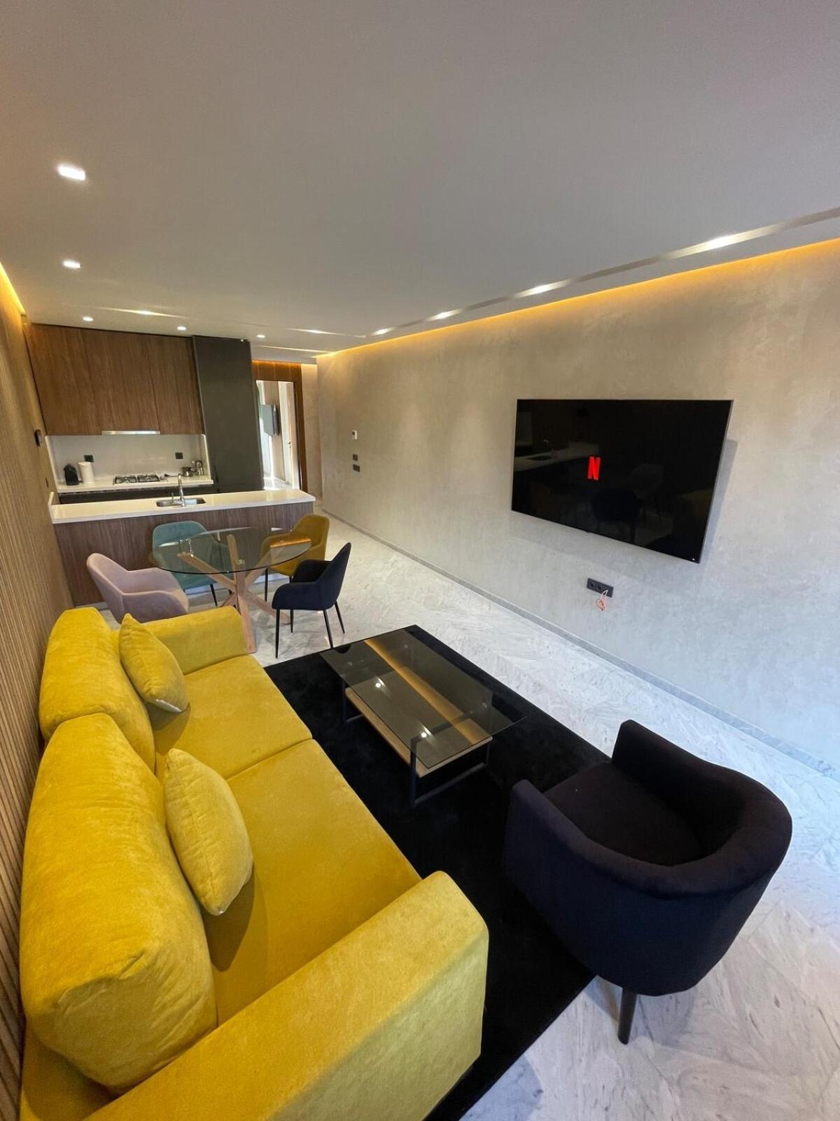 Appartement Modern In Ultimate Center With Parking And Balcony