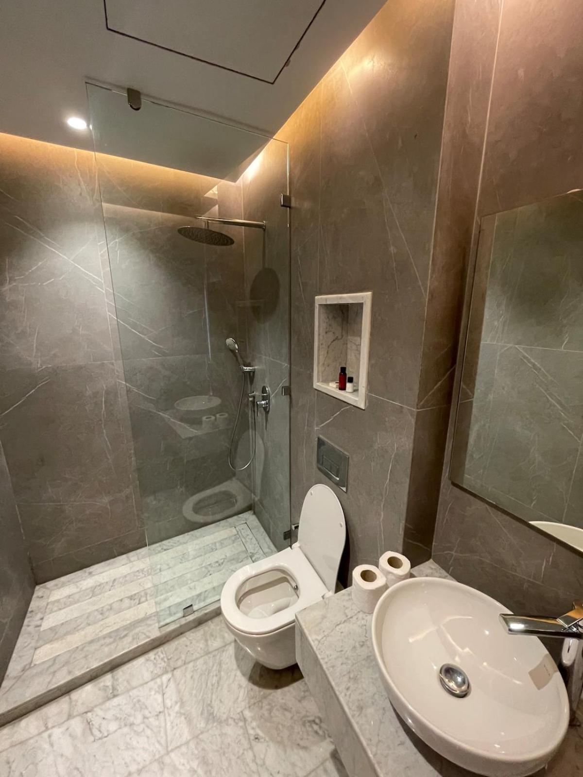 Modern In Ultimate Center With Parking And Balcony Appartement *