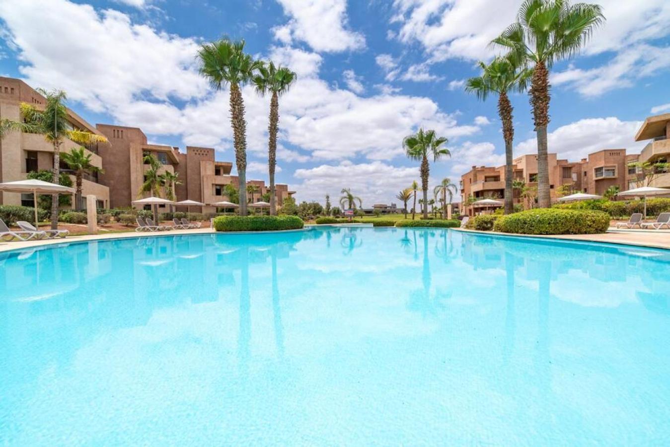Appartement Trois Et Jardin Prive A Prestigia *