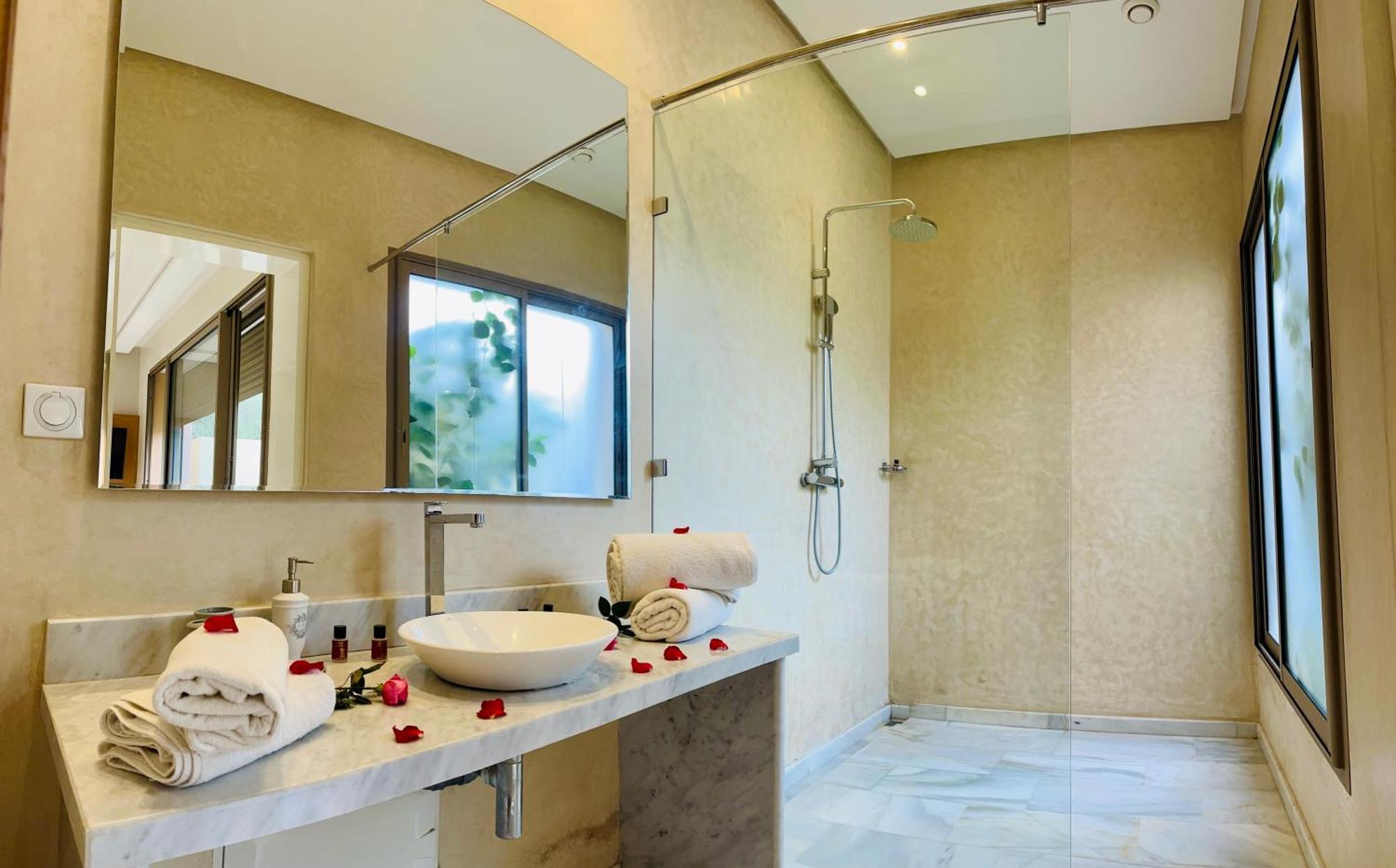 Hala Luxury Domain *
