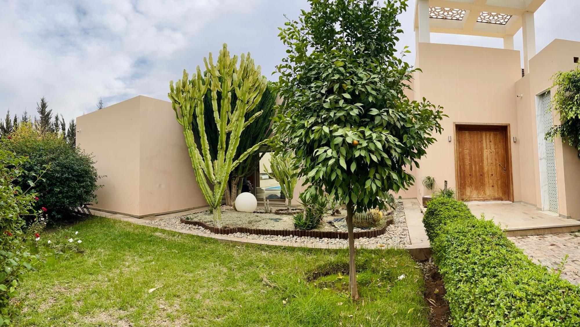 Hala Luxury Domain