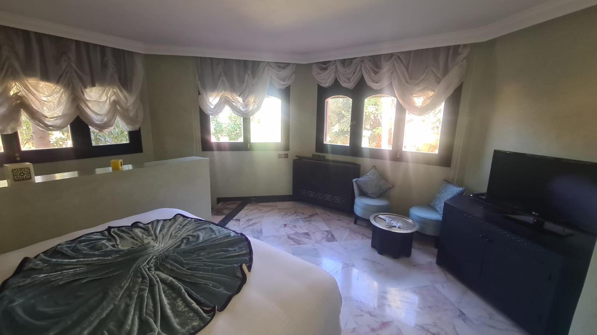 Park Villa, 8 Suites, Pool, 10mn From Gueliz *