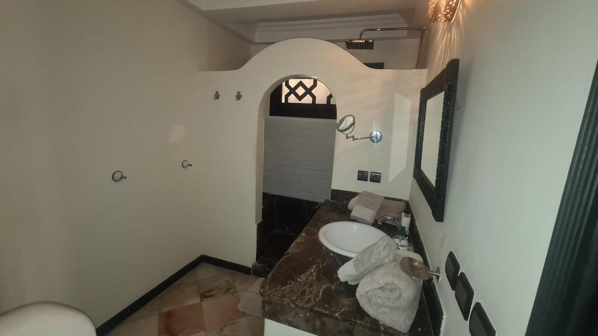 Park Villa, 8 Suites, Pool, 10mn From Gueliz *