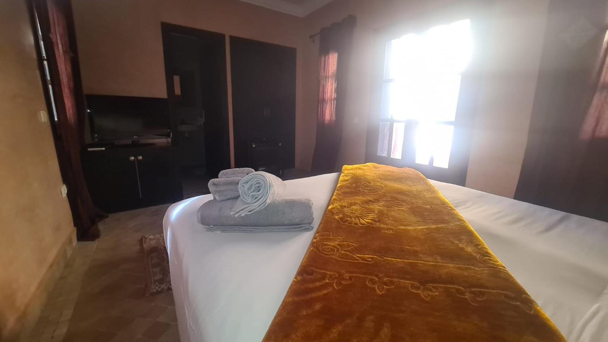 Villa Park Villa, 8 Suites, Pool, 10mn From Gueliz