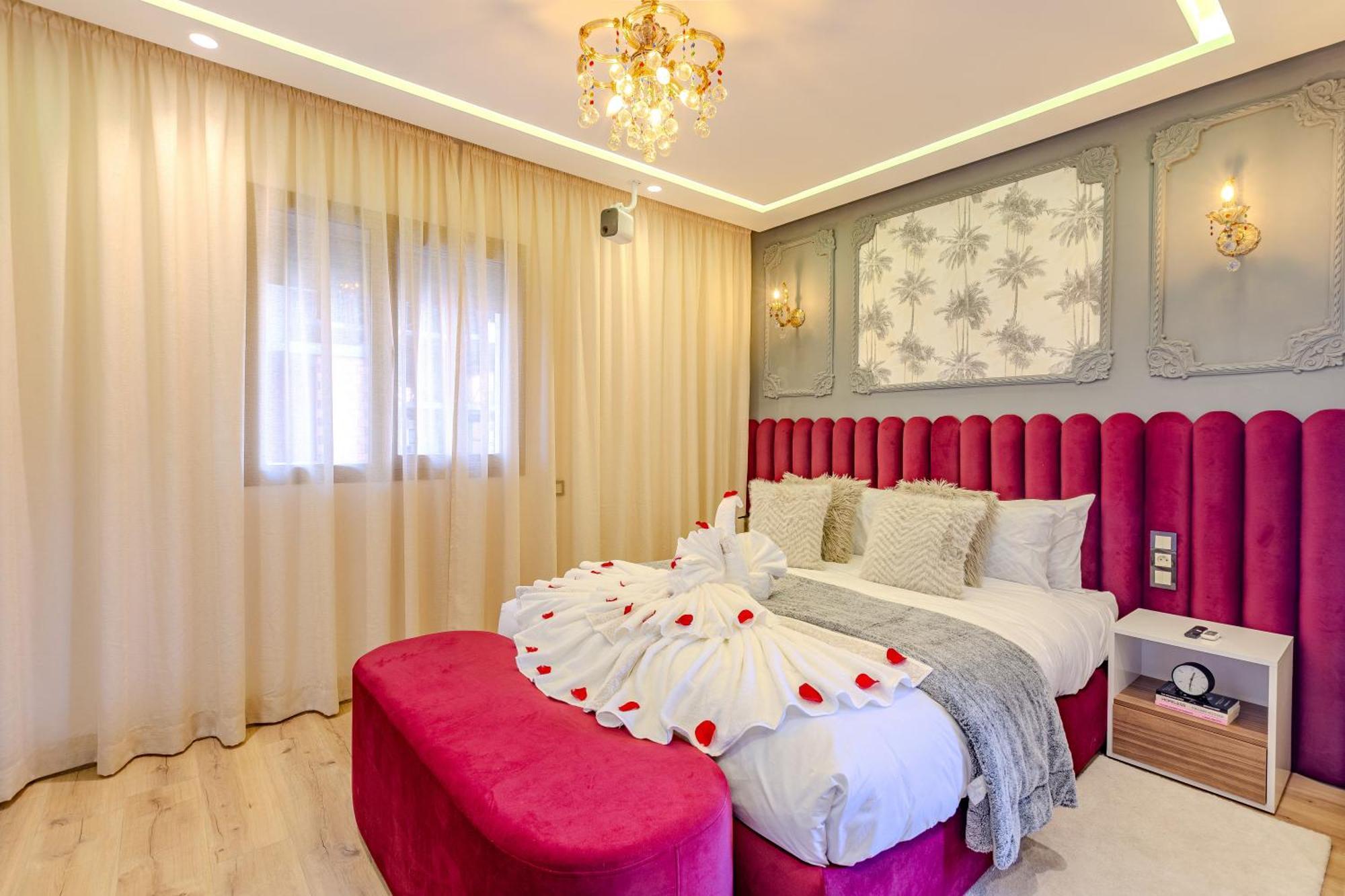 Golden Apartment