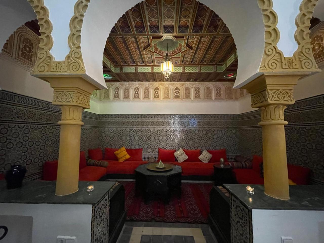 Elegant 4-bedroom With Pool Apartment