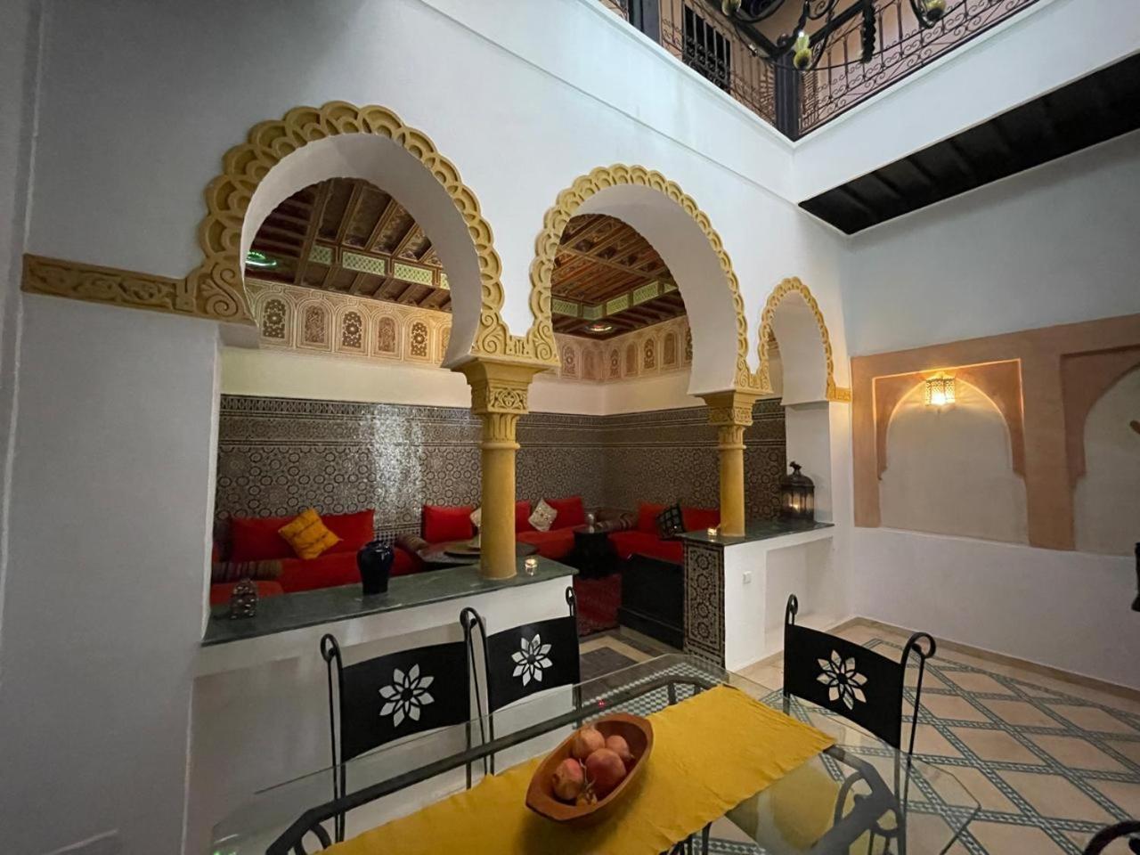 Elegant 4-bedroom With Pool *