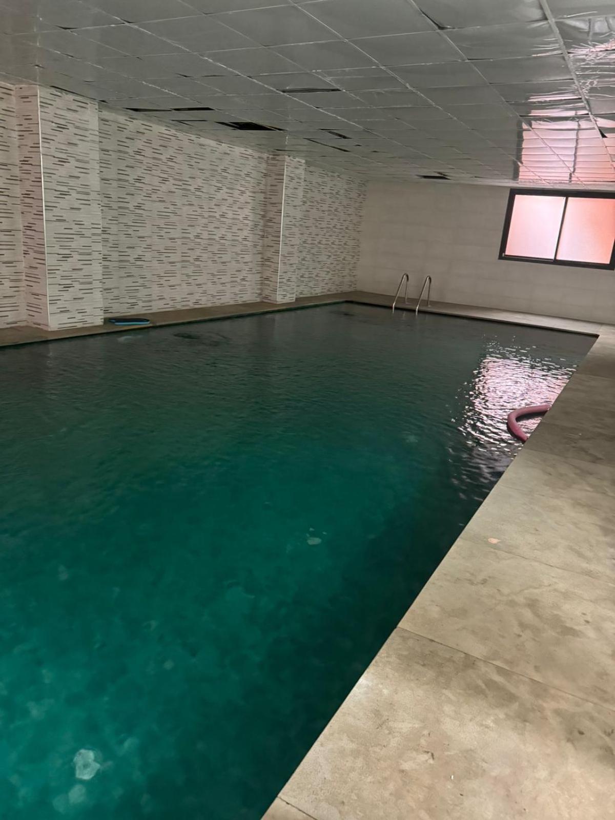 Avec Piscine *