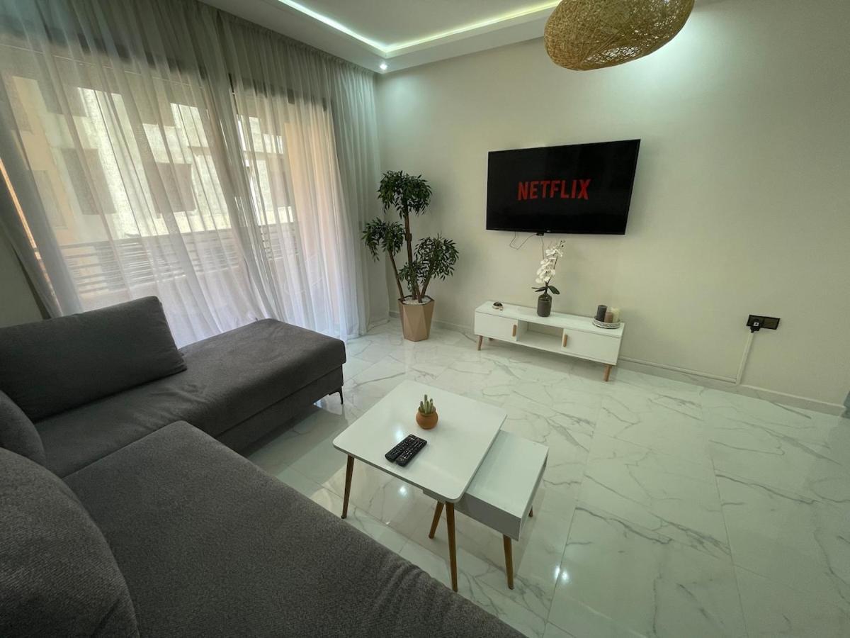 Modern 3 Bedroom Center With Balcony Appartement Marrakesh