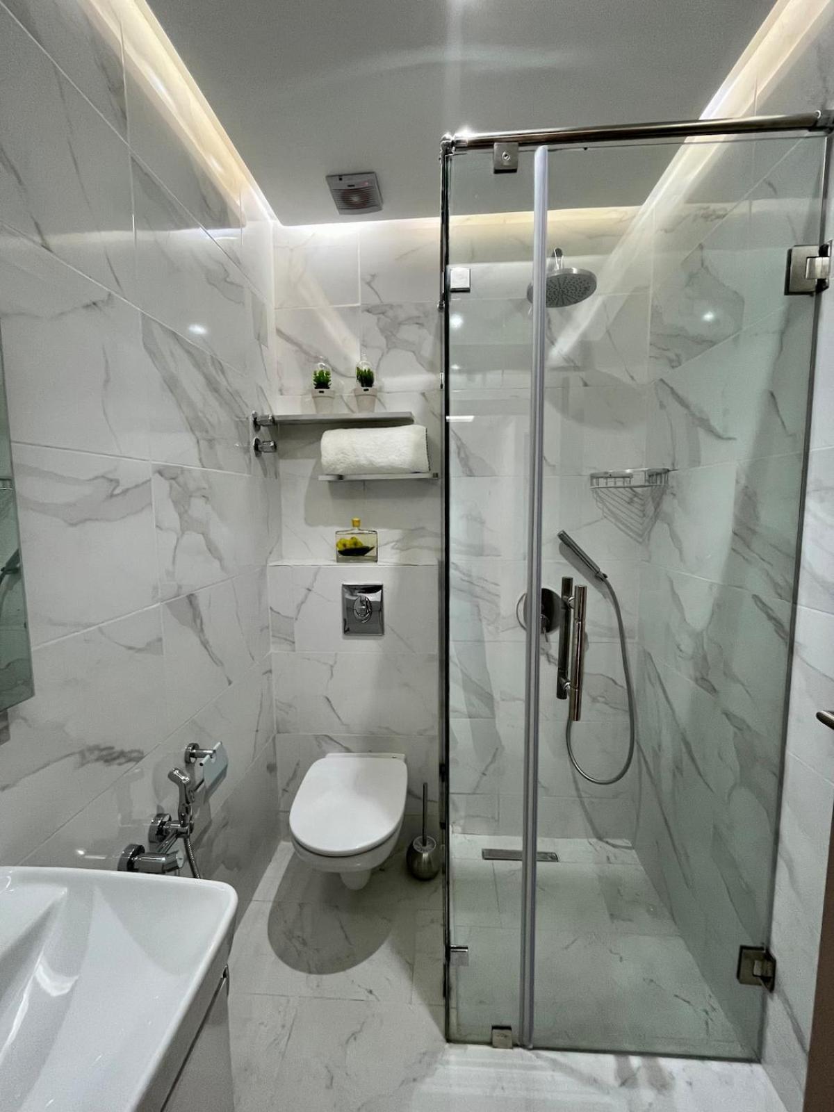Modern 3 Bedroom Center With Balcony Appartement Marrakesh