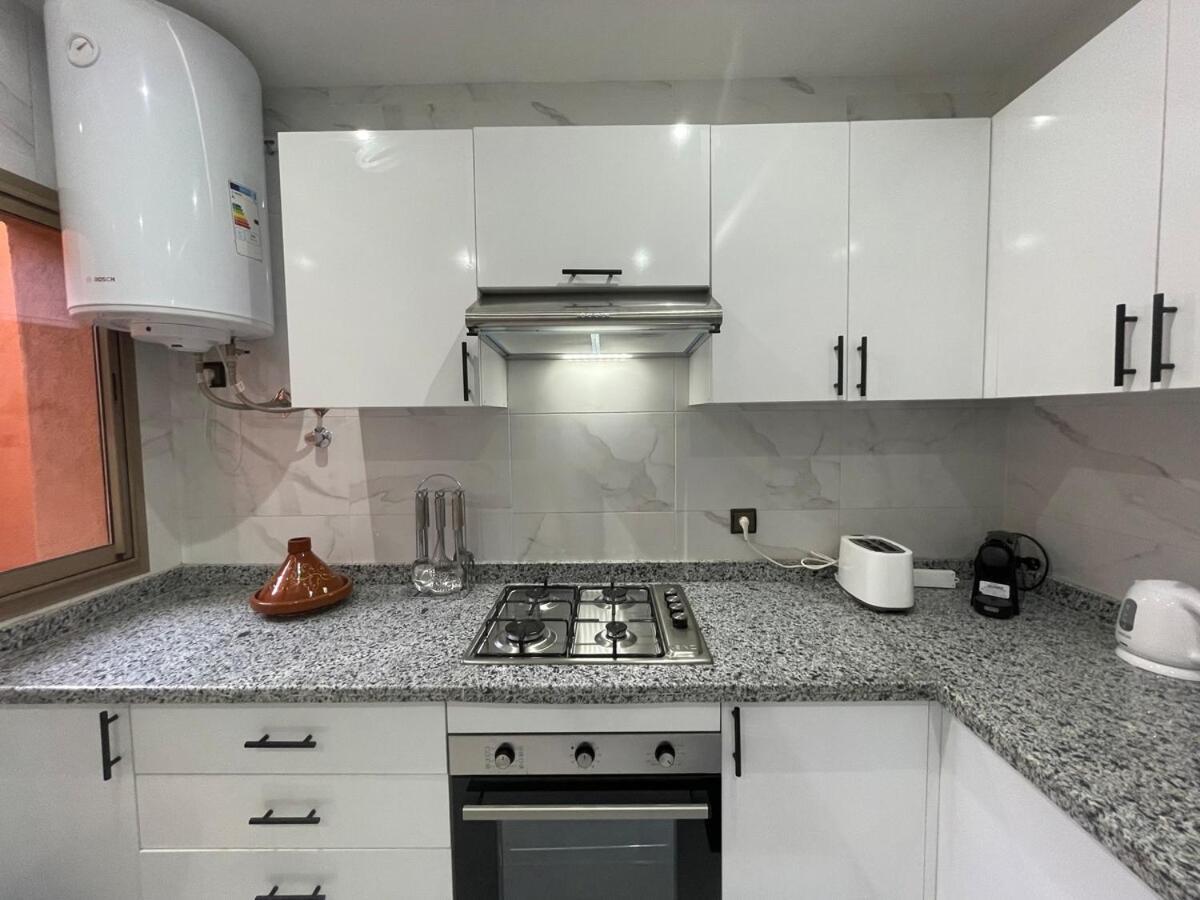 Modern 3 Bedroom Center With Balcony *