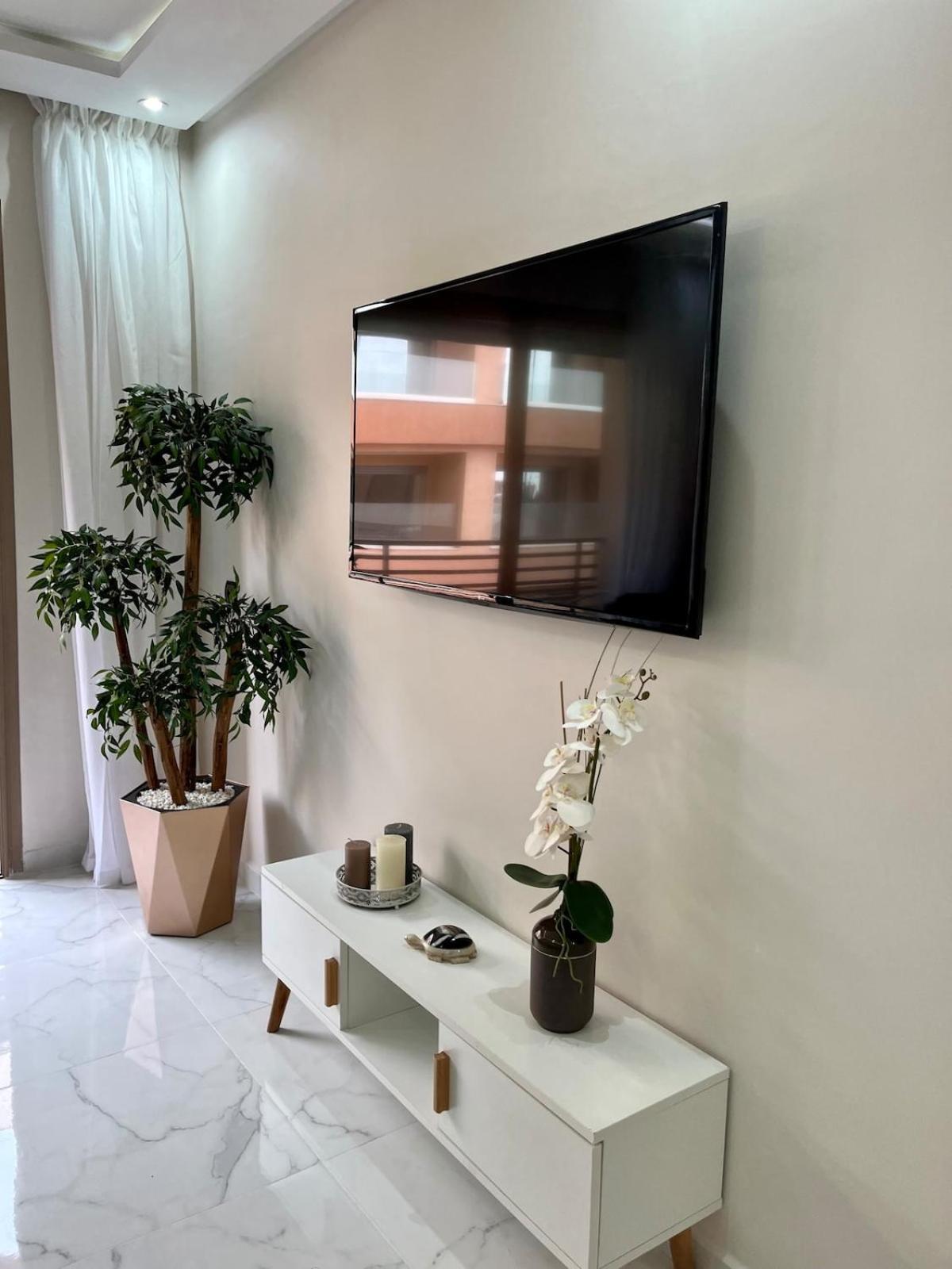 Modern 3 Bedroom Center With Balcony Appartement