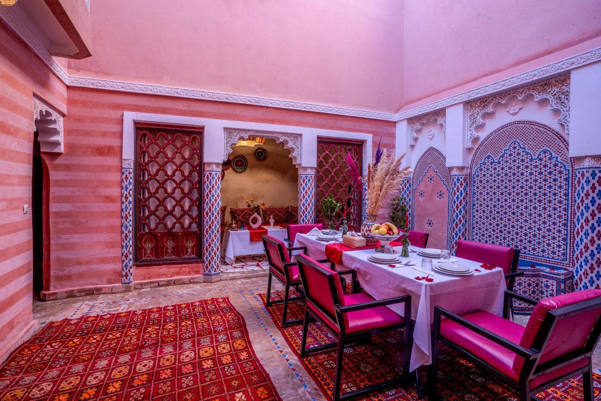 Le Graff Pink Bed and breakfast