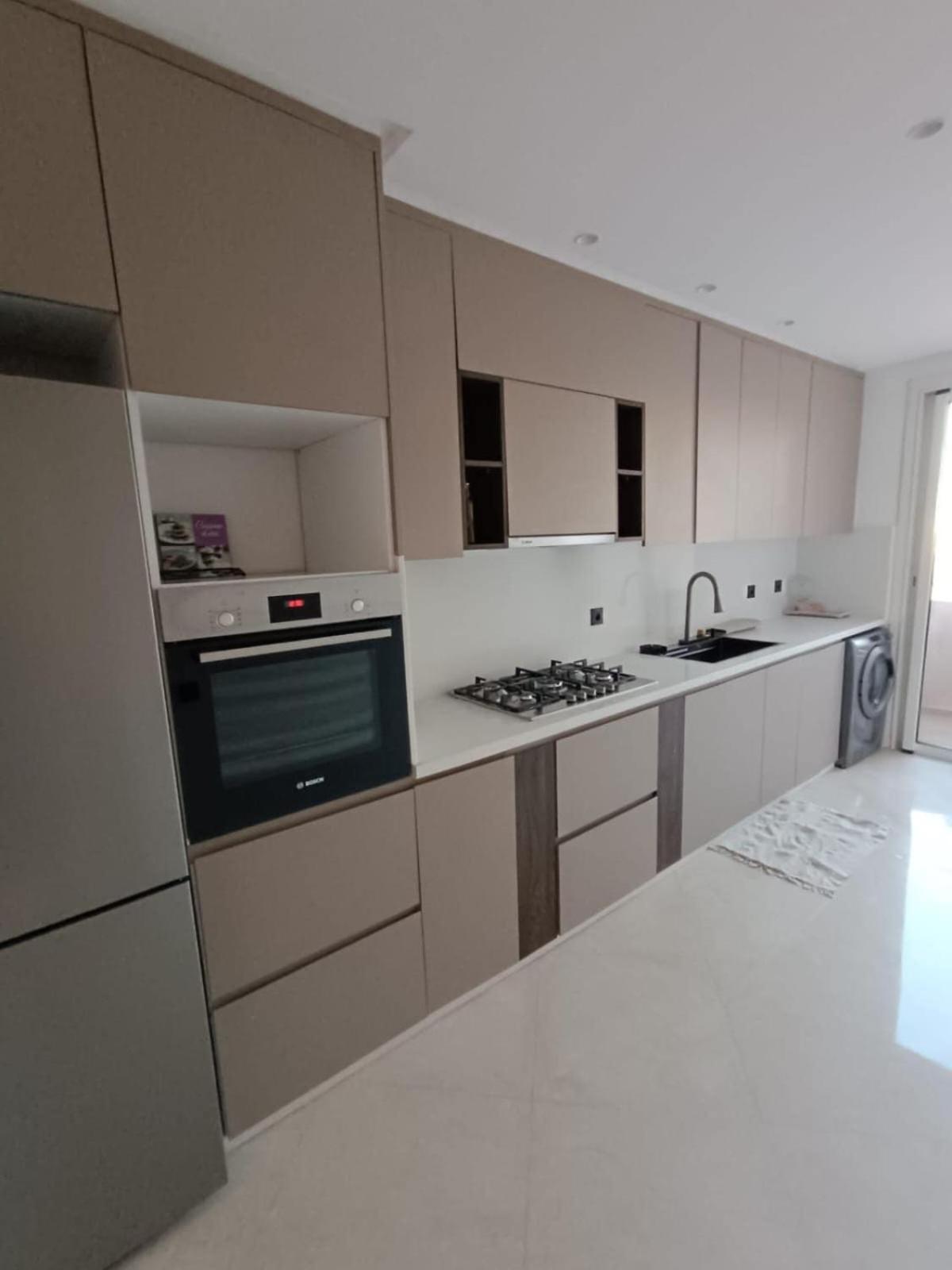 Les 3 Collines - Grand Appart Moderne A Gueliz Avec Vue Et Confort Premium Appartement