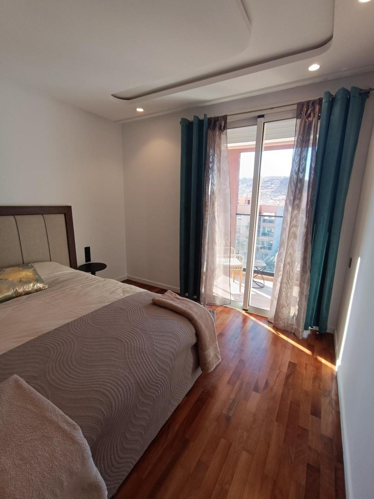 Les 3 Collines - Grand Appart Moderne A Gueliz Avec Vue Et Confort Premium * Marrakesh