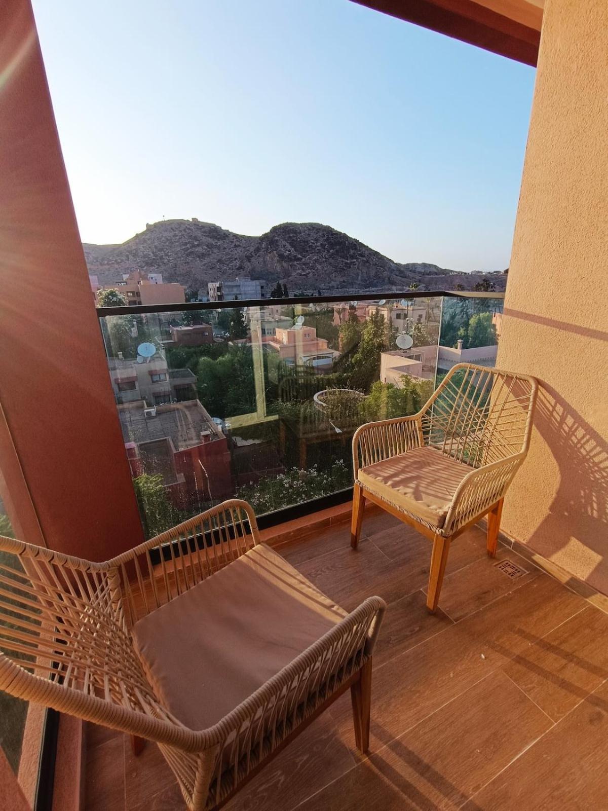 Les 3 Collines - Grand Appart Moderne A Gueliz Avec Vue Et Confort Premium Appartement