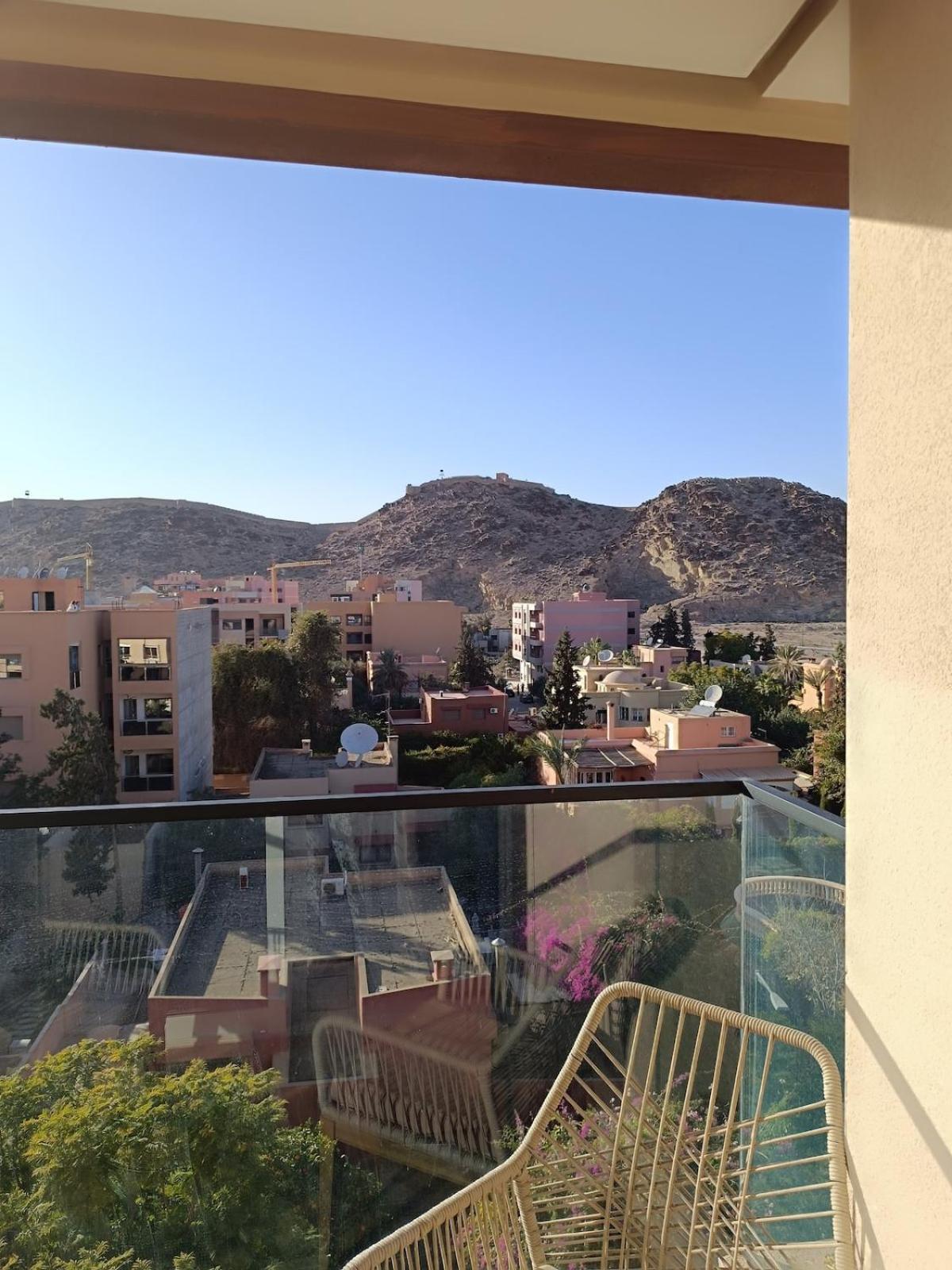 Appartement Les 3 Collines - Grand Appart Moderne A Gueliz Avec Vue Et Confort Premium *