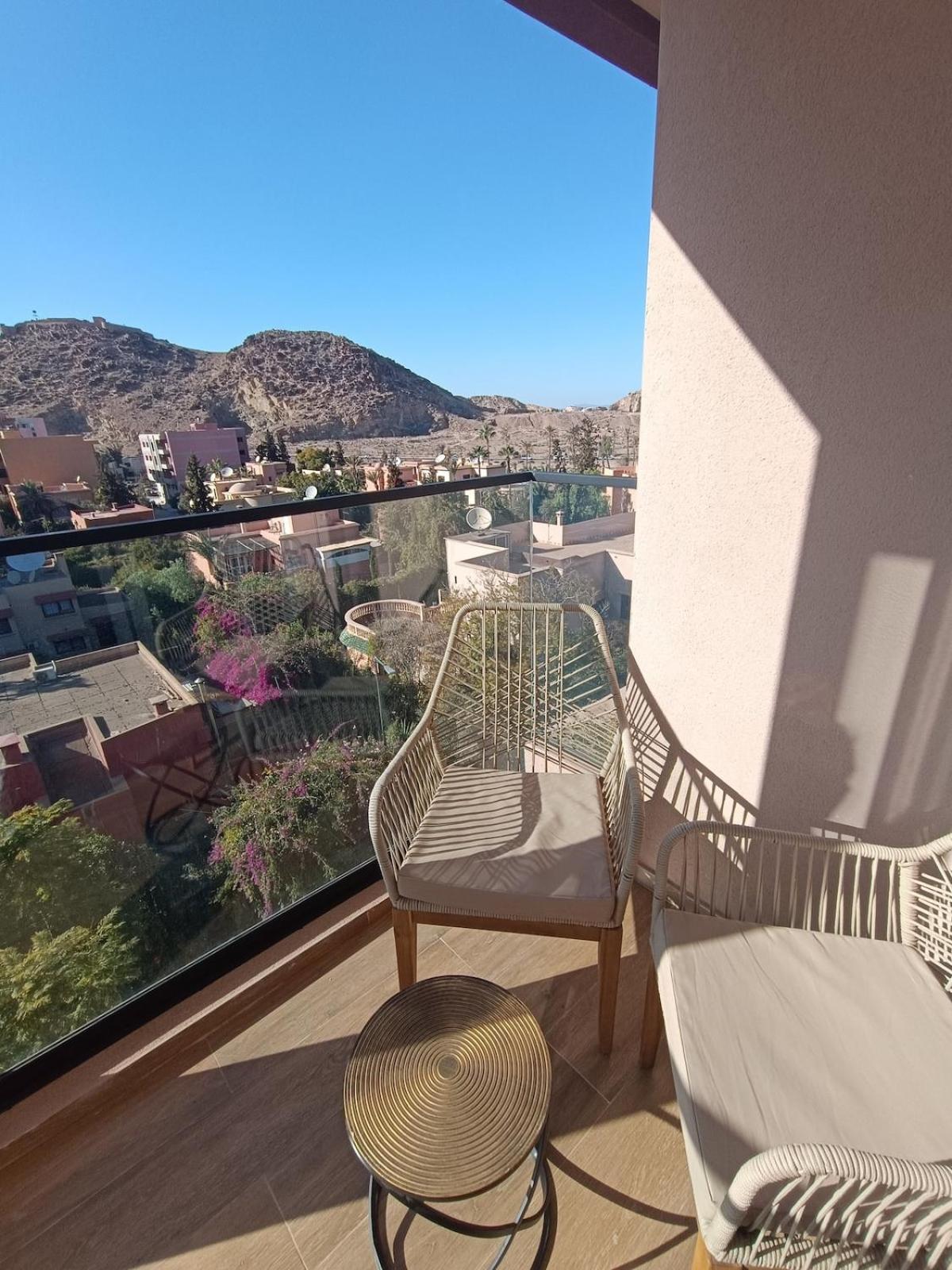 Appartement Les 3 Collines - Grand Appart Moderne A Gueliz Avec Vue Et Confort Premium *