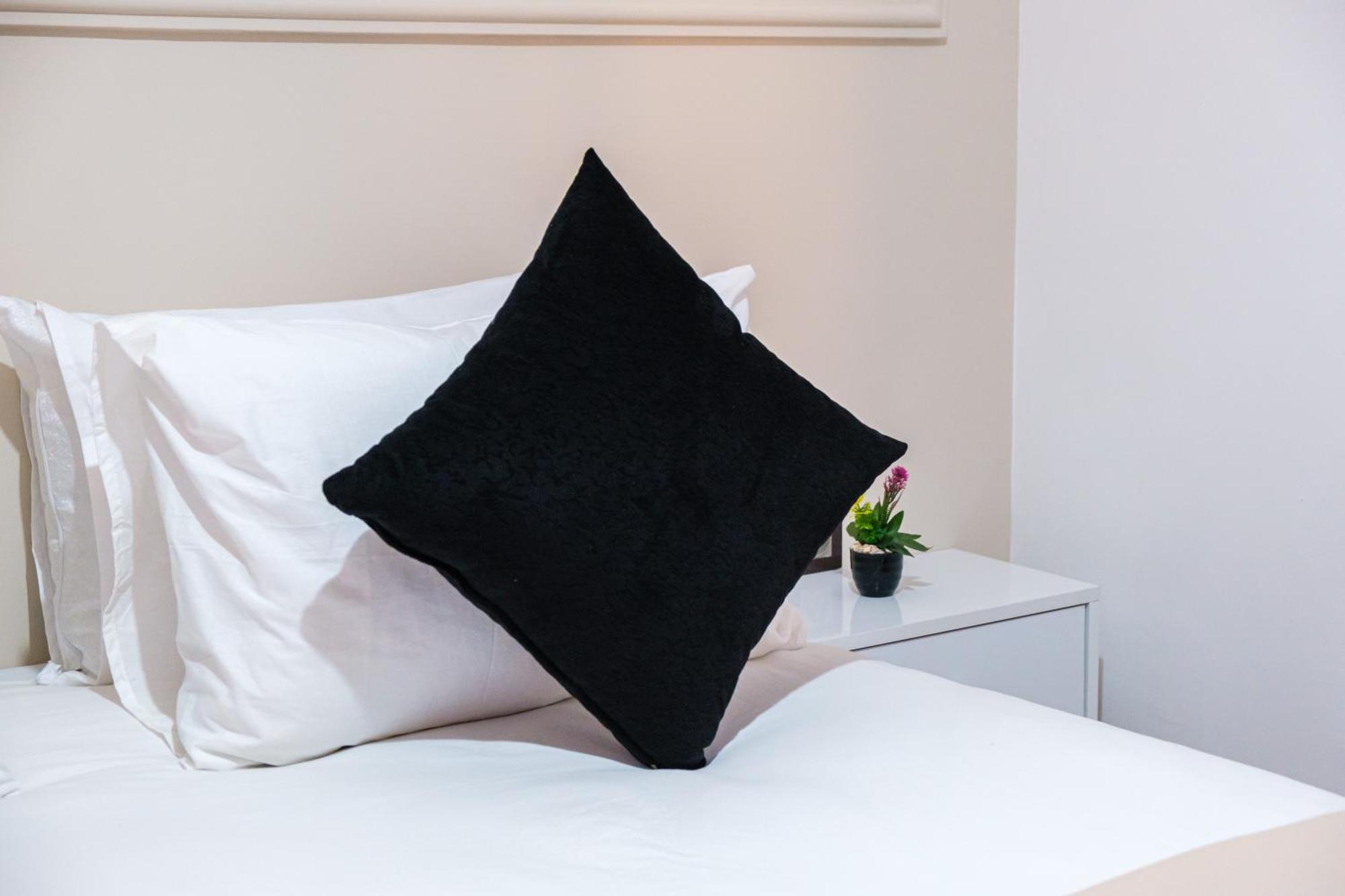 New Cozy Apprt 2 Min A M-avenue , Piscine , Parking , Balcony And Fiber Wifi , Gueliz Centre Marrakesh