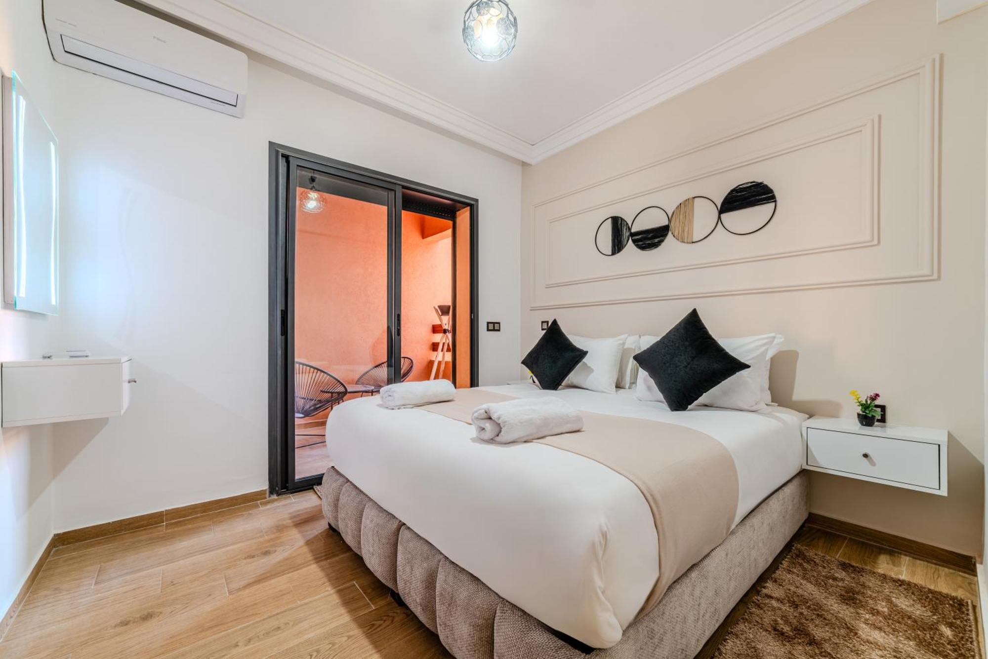New Cozy Apprt 2 Min A M-avenue , Piscine , Parking , Balcony And Fiber Wifi , Gueliz Centre *