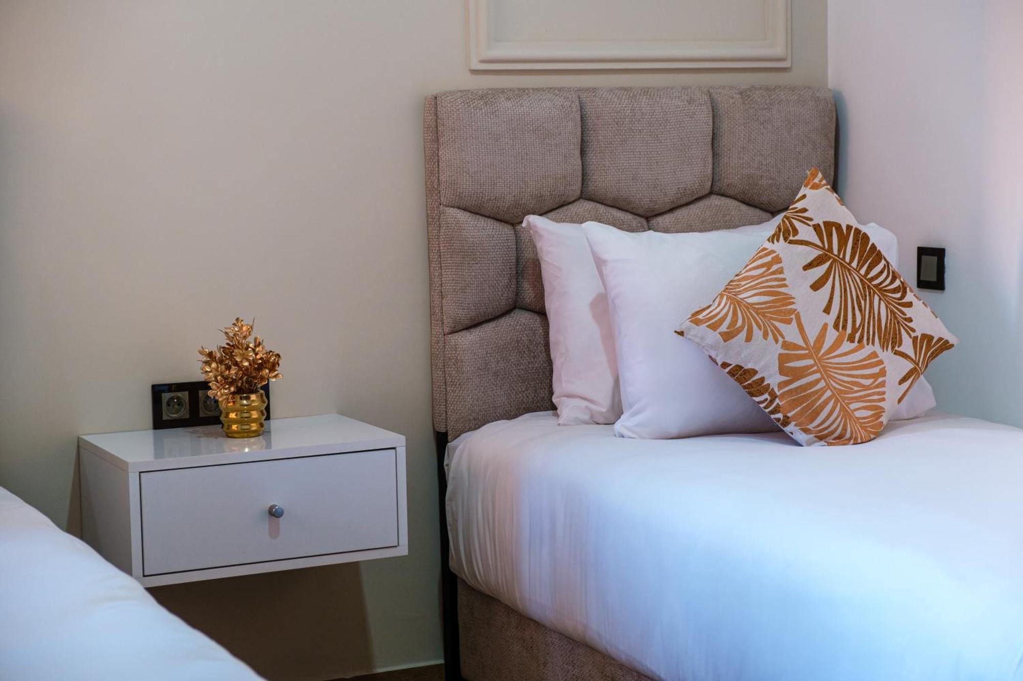 New Cozy Apprt 2 Min A M-avenue , Piscine , Parking , Balcony And Fiber Wifi , Gueliz Centre