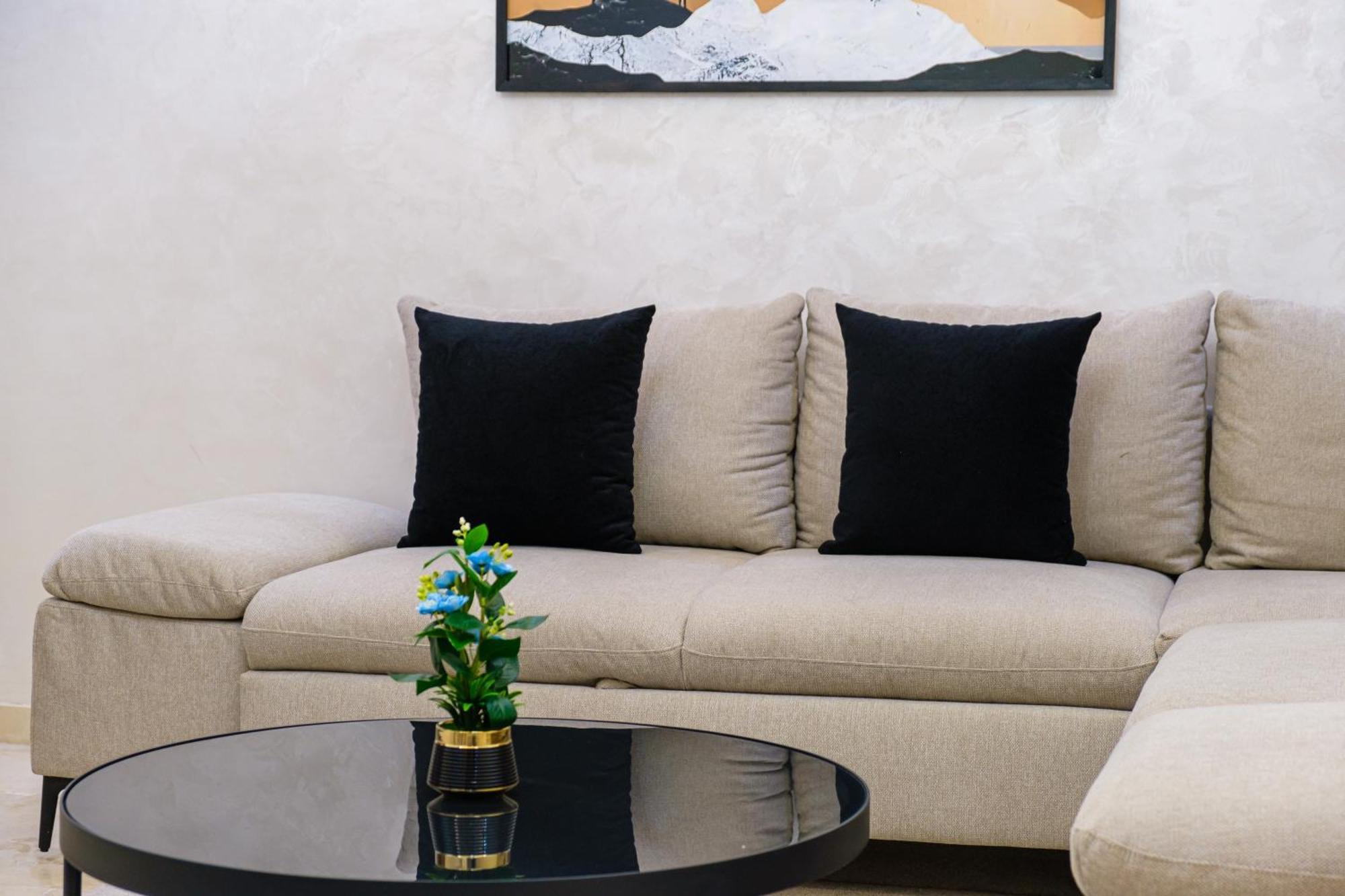 New Cozy Apprt 2 Min A M-avenue , Piscine , Parking , Balcony And Fiber Wifi , Gueliz Centre Appartement Marrakesh