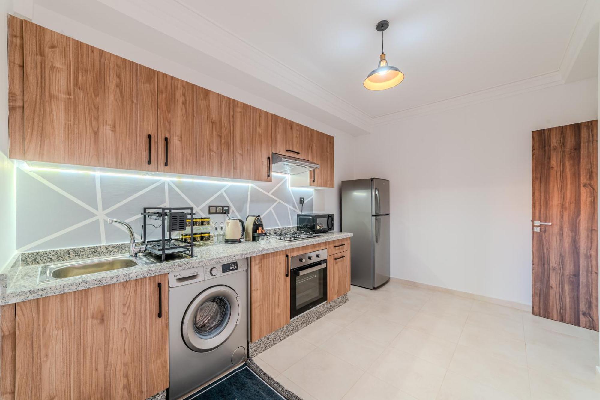 New Cozy Apprt 2 Min A M-avenue , Piscine , Parking , Balcony And Fiber Wifi , Gueliz Centre Appartement *