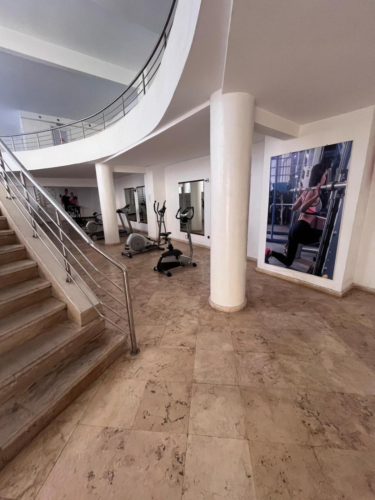 1 Avec Climatisation, Salle De Sport, Piscine Et Wi-fi A Gueliz