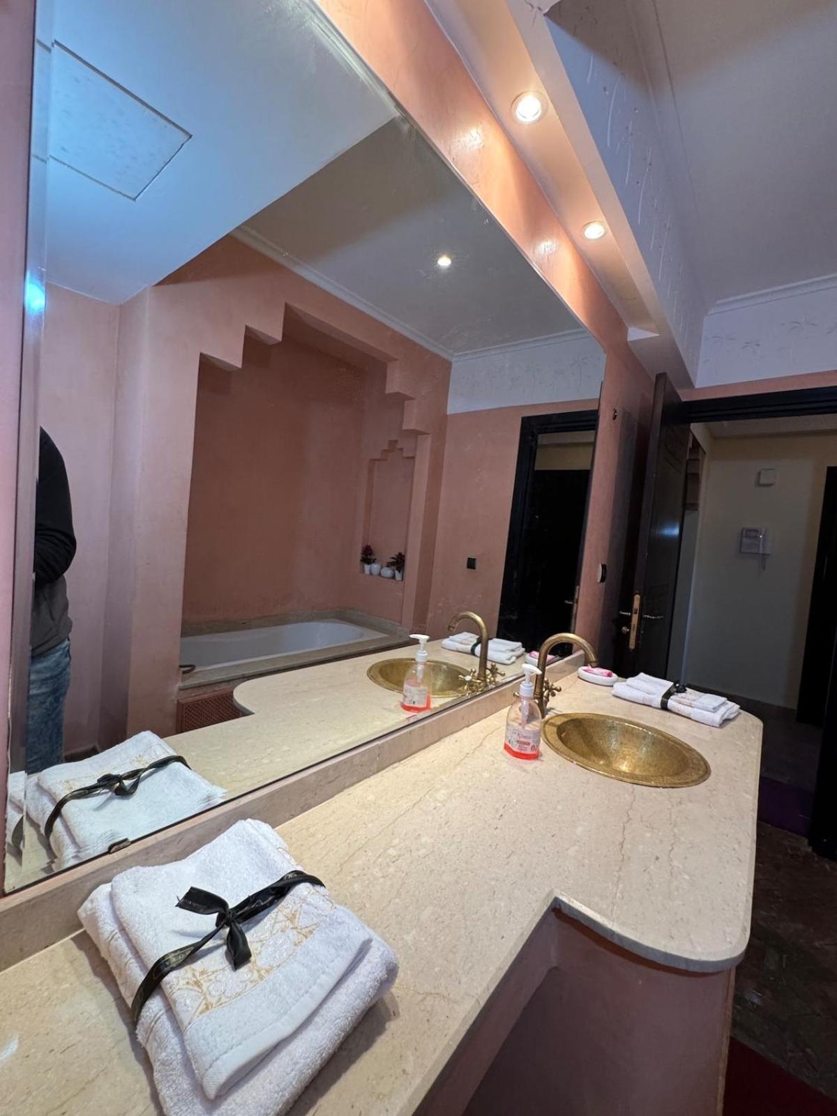 Elegance With 5 Swimming Pool For Family