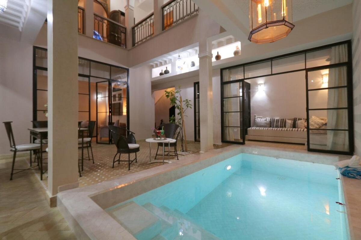Lytes Breakfast Pool Comfort Private