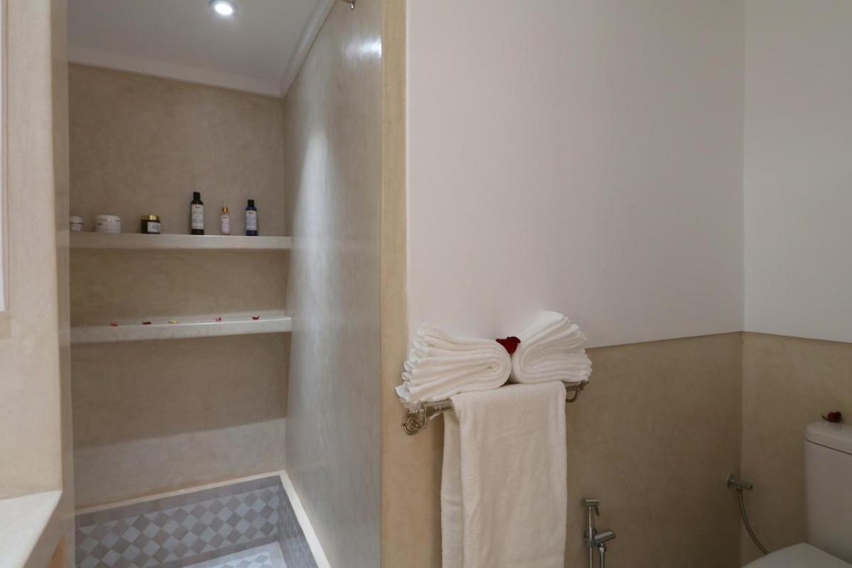 Lytes Breakfast Pool Comfort Private