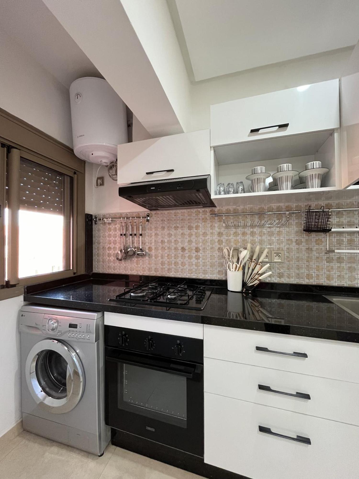 Modern With Fully Equipped Kitchen Perfect Location In Marrakech Appartement *