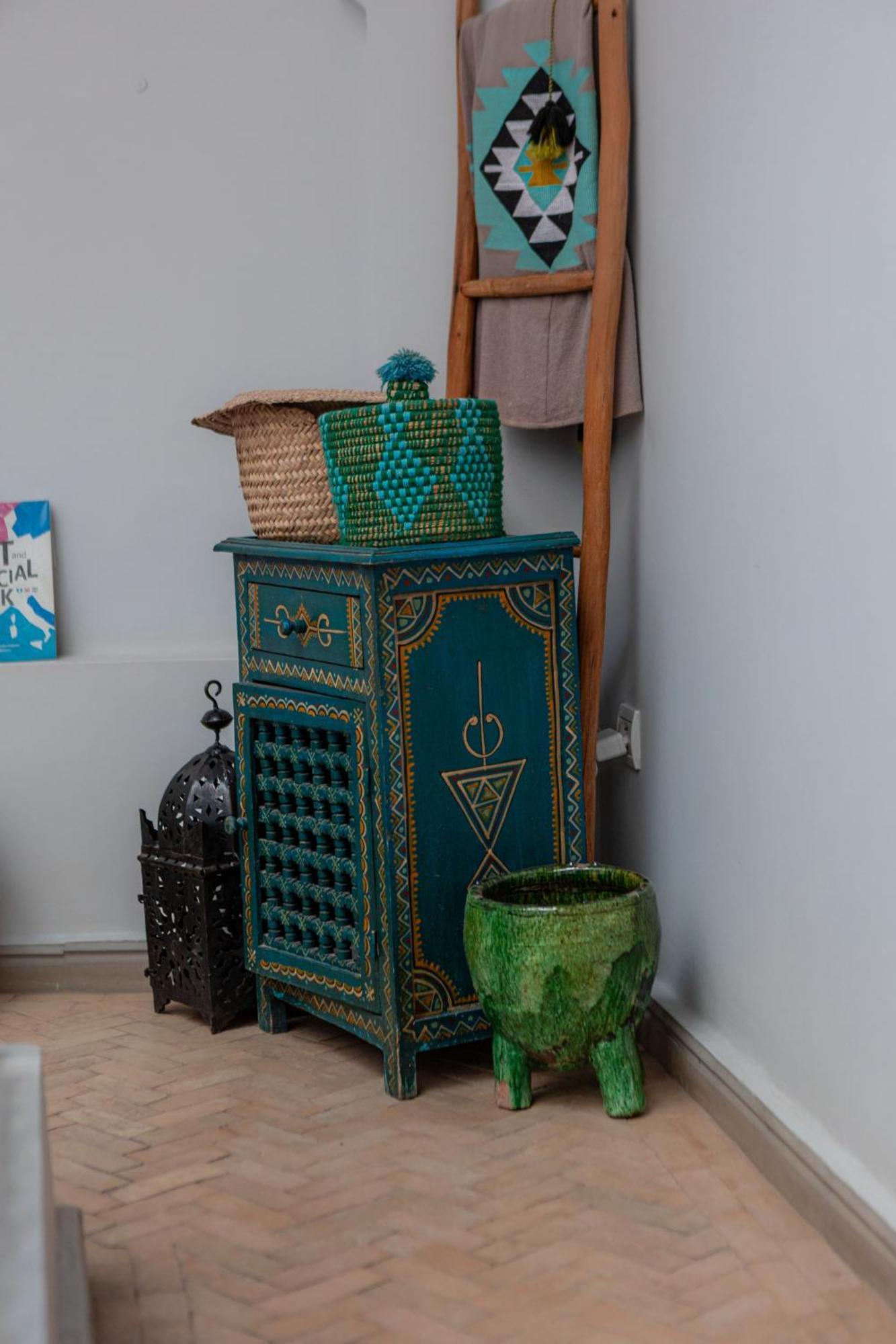 Laly Tourisme Eclaire Le Bijou De La Medina Riad Marrakesch