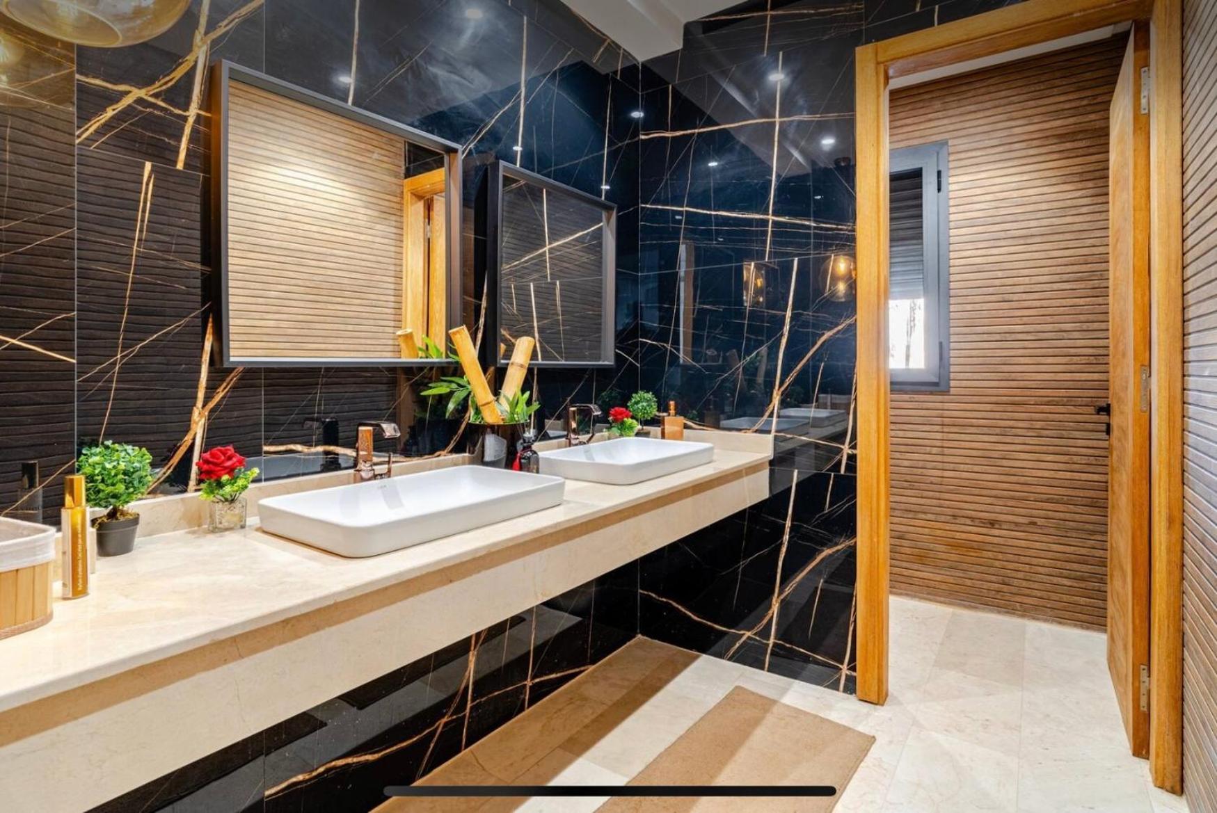 Exotic Vip Family Only -service Chambre,billard,ping-pong,piscine Privee Chauffee Sur Demande
