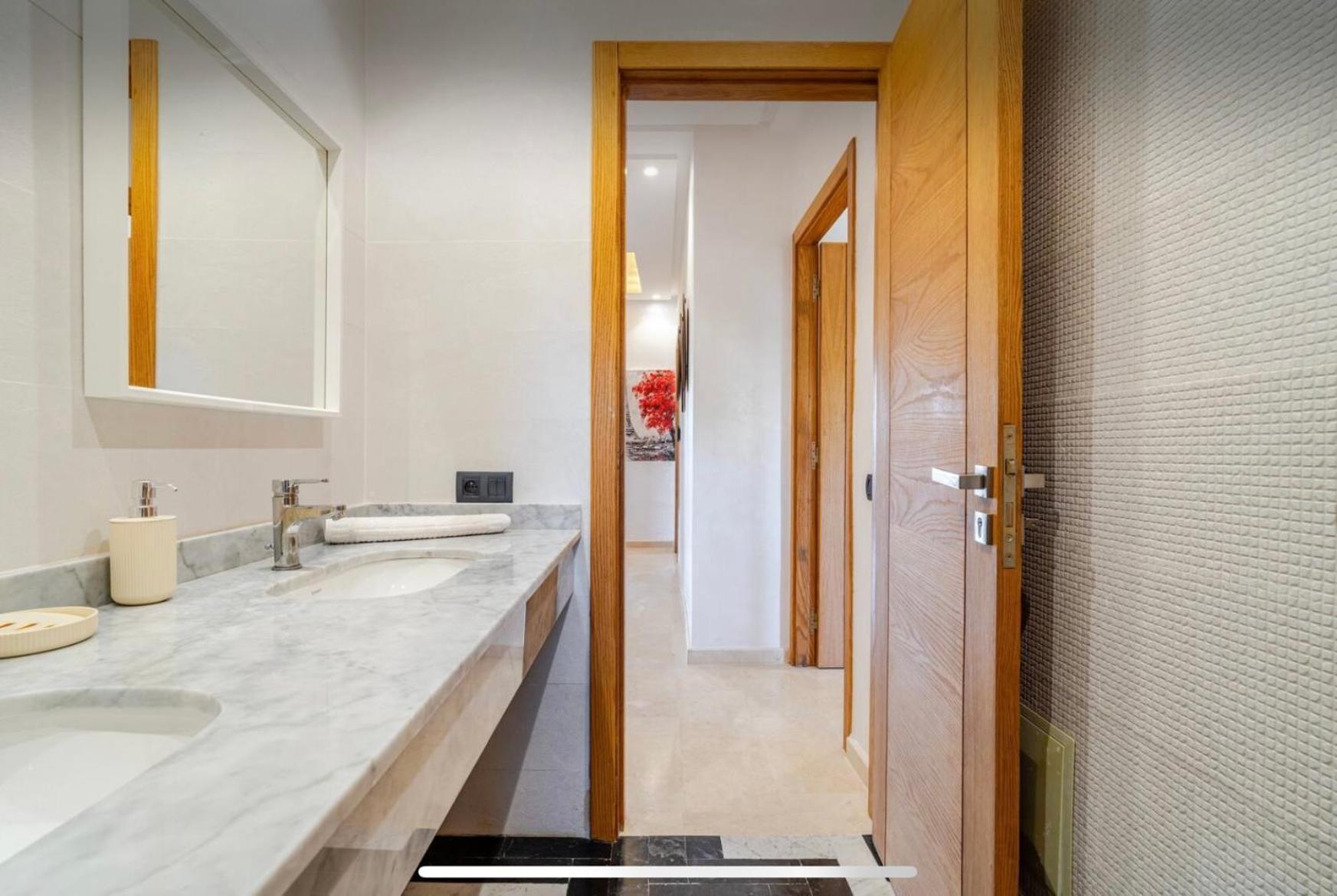 Exotic Vip Family Only -housekeeper ,billard,ping-pong,piscine Privee -chauffee Sur Demande-
