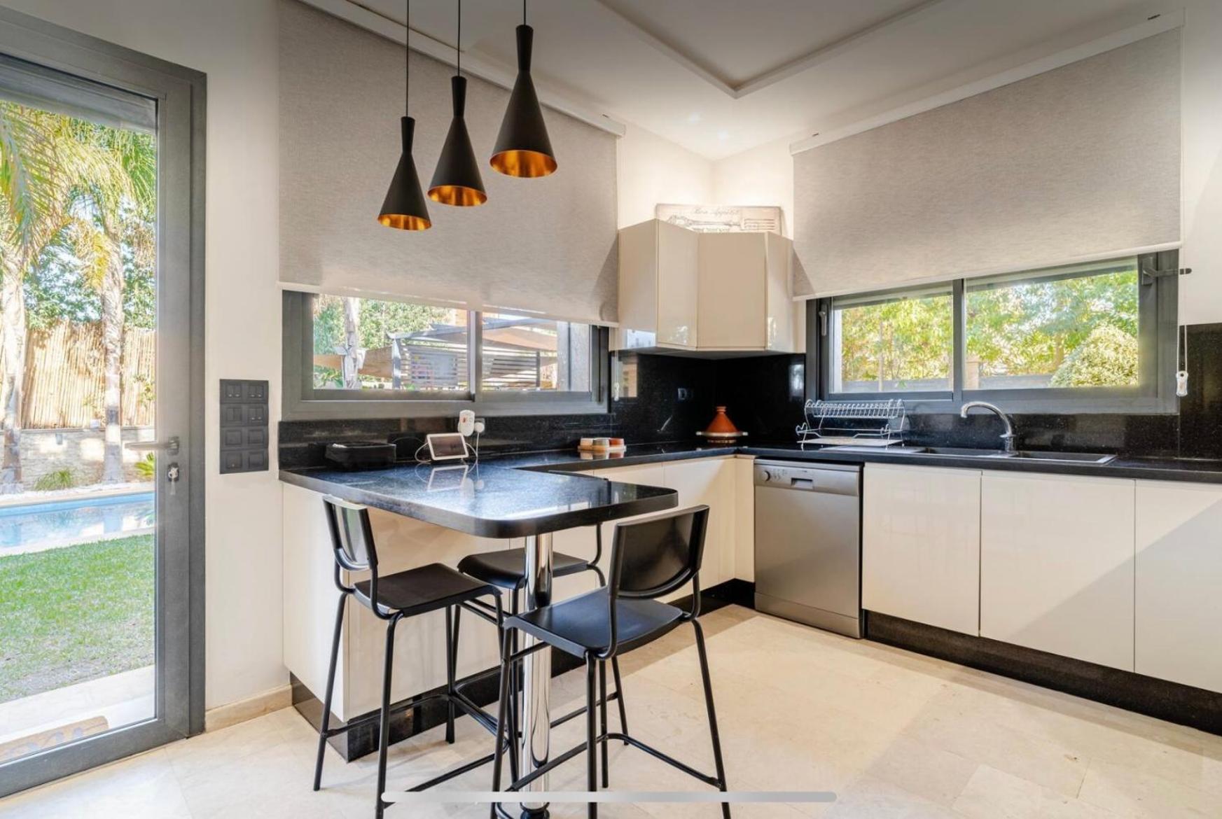 Exotic Vip Family Only -service Chambre,billard,ping-pong,piscine Privee Chauffee Sur Demande