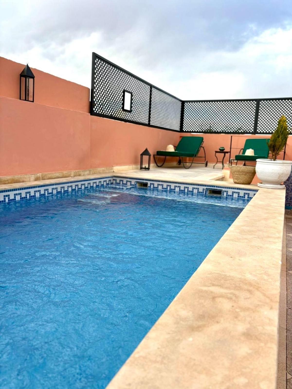 Villa Privatisation, Heated Pool