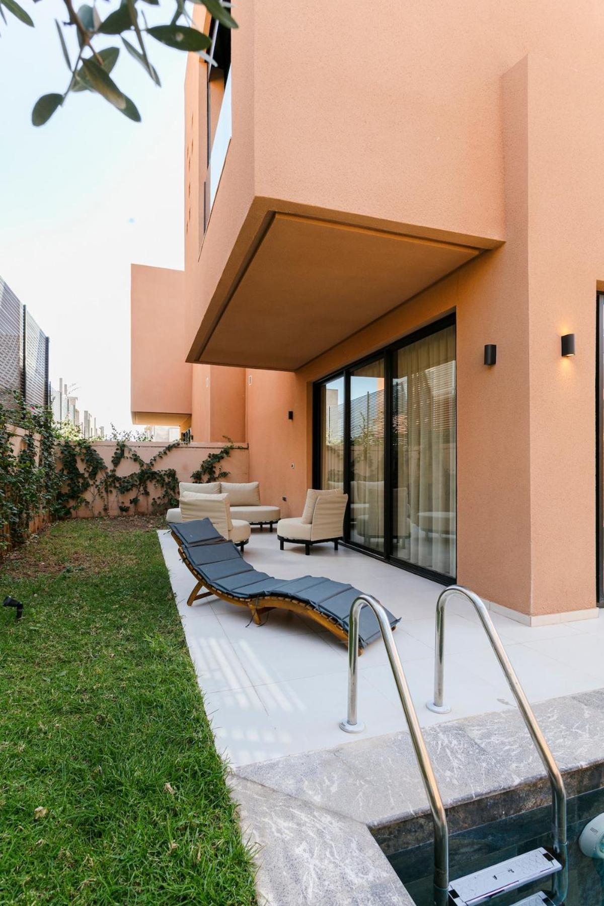 Beautiful 4 Bedroom Rooftop Pool