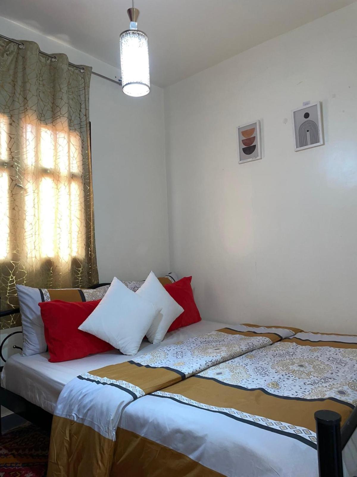 Cozy Airport Only 5 Minutes Walk Appartement