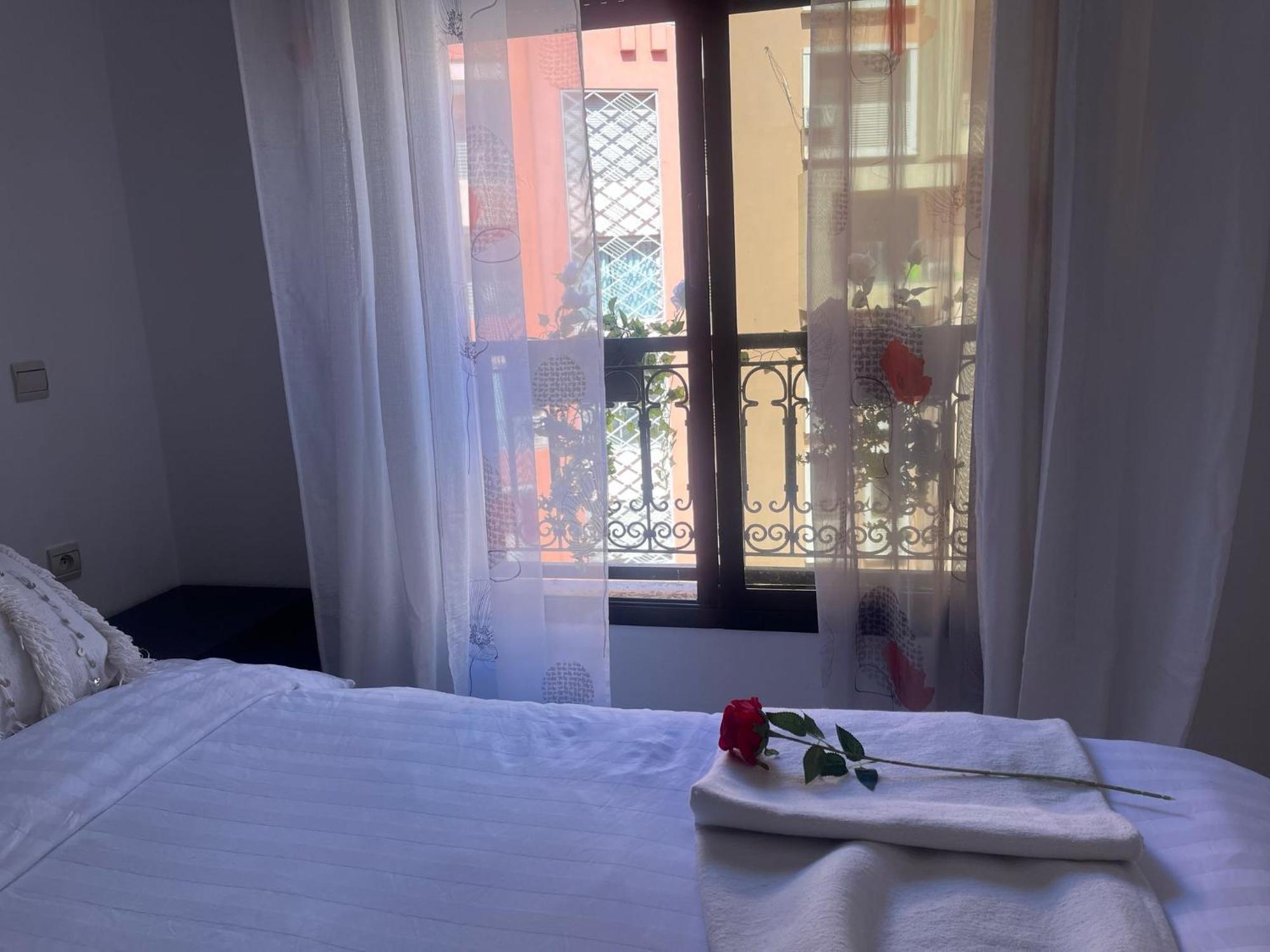 Magnifique Spacieux Confort Propre Familial 2 Salon Et Salle A Manger A 20mn A Pied De Place Jemaa El Fina 4 Piscines Dans Espace De Golf A 12 Mn En Voitures L Entree Est Gratuit Pour La Clientele Ouvert Entre 10h Et 20h Appartement *