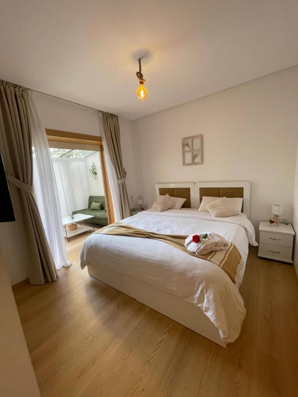 Appartement De Luxe Avec Jardin Vue Sur La Piscine Golf Securise 24h Sur 24 A 5 Minutes De L Aeroport