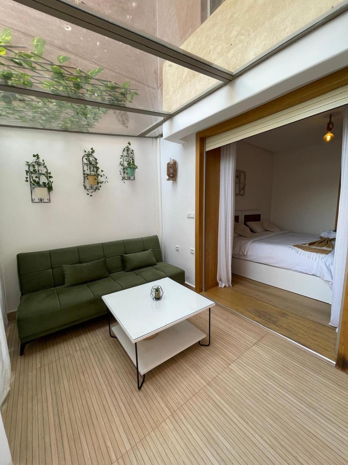 De Luxe Avec Jardin Vue Sur La Piscine Golf Securise 24h Sur 24 A 5 Minutes De L Aeroport Appartement Marrakesh