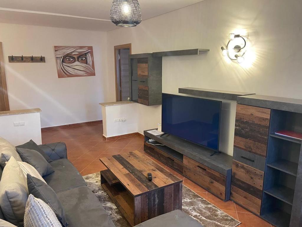 Apartment 4-person Gueliz Blida *