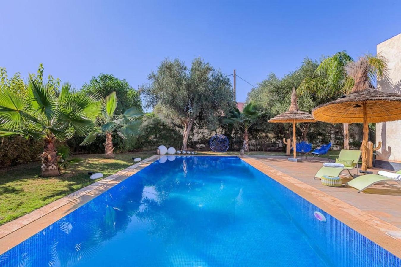 Moderne And Chic Piscine Chauffee 6 Pers Hébergement de vacances *