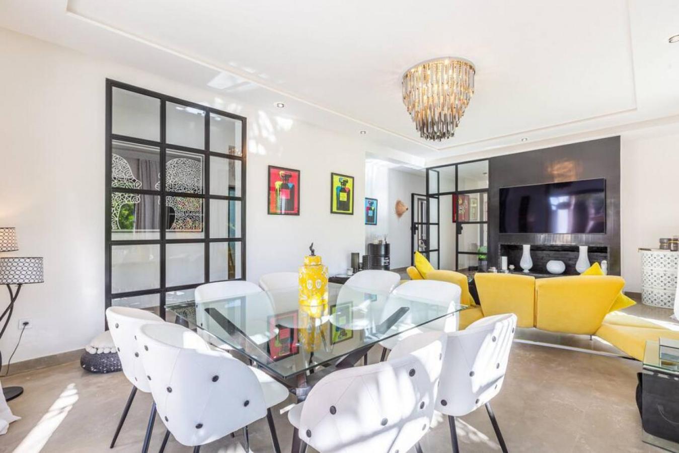 Moderne And Chic Piscine Chauffee 6 Pers Hébergement de vacances *