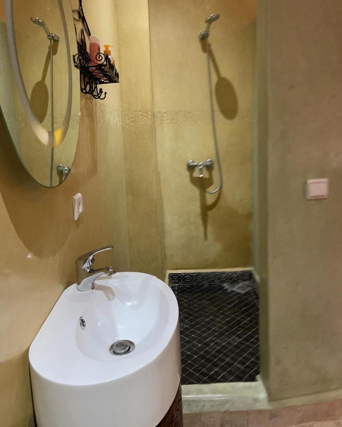 Laichi Guest house