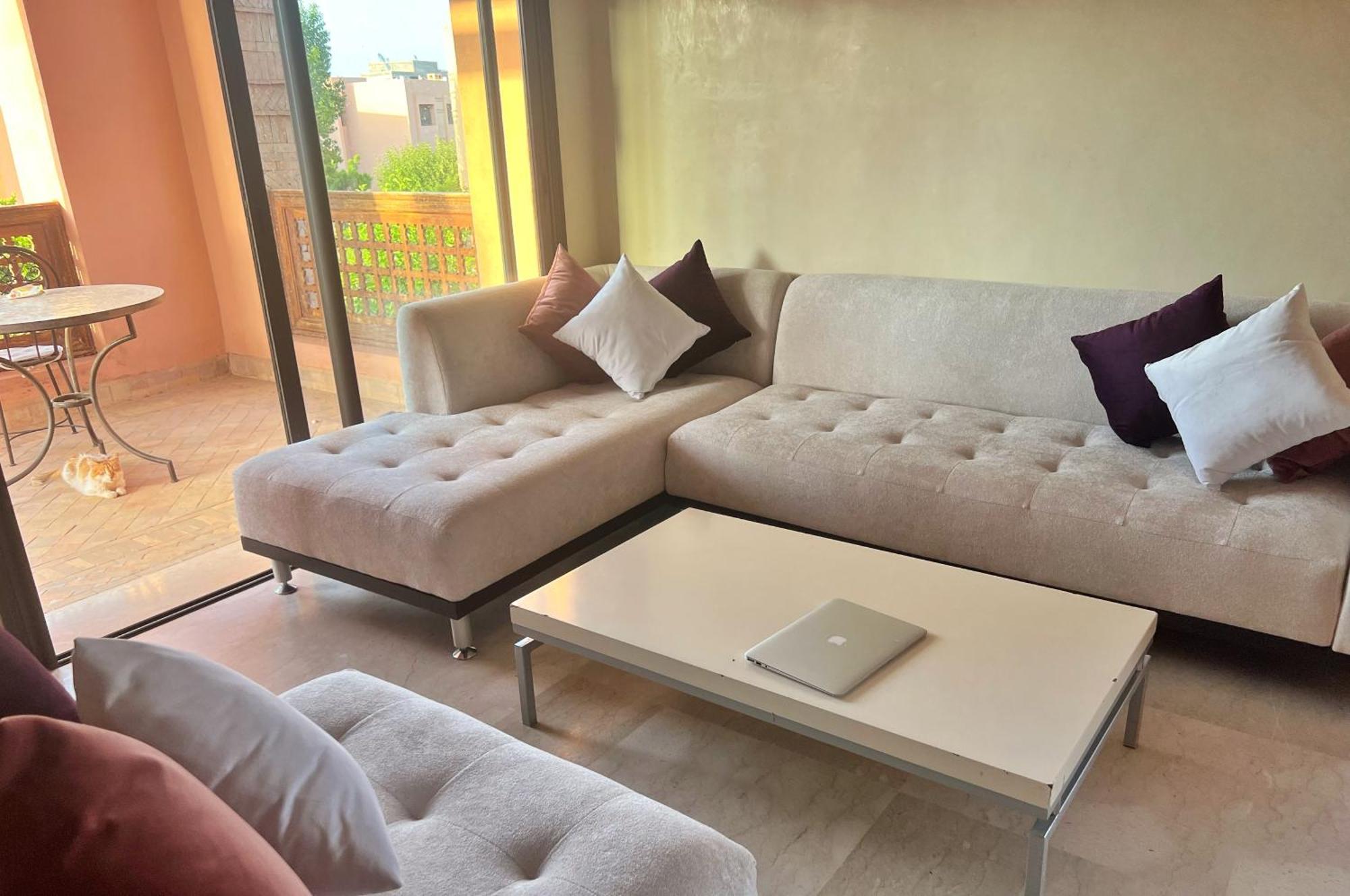 Bright W/ Pool Appartement