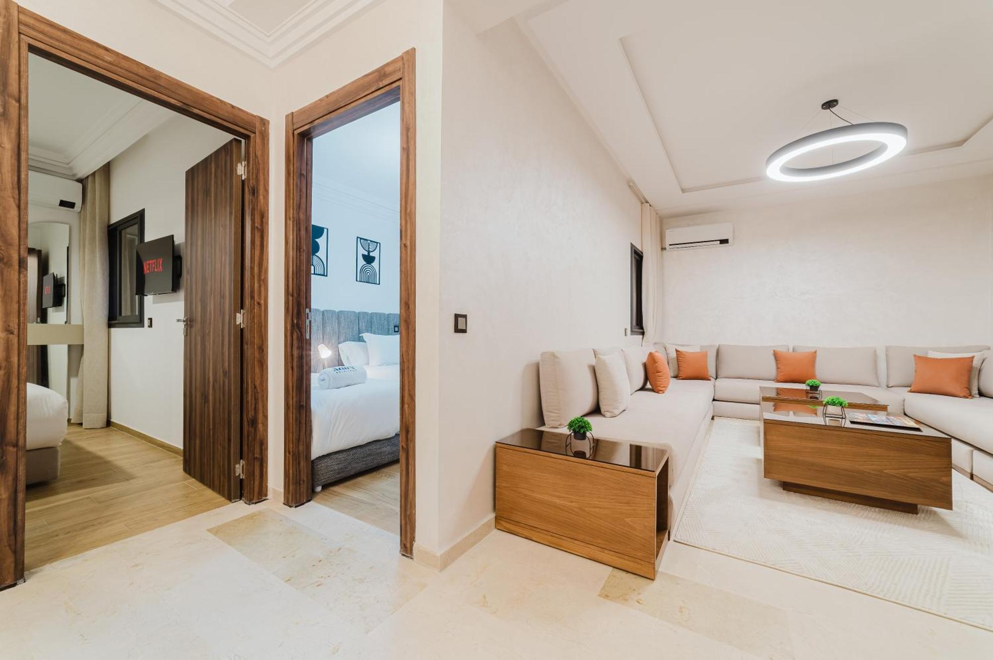 Appartement New! Modern Appart, Parking , Piscine & Fiber Wifi Gueliz Centre *