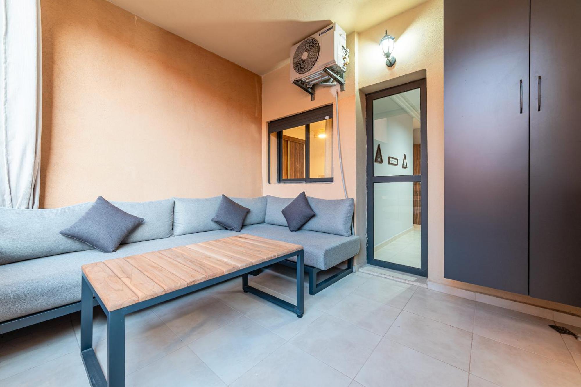 Appartement New! Modern Appart, Parking , Piscine & Fiber Wifi Gueliz Centre *