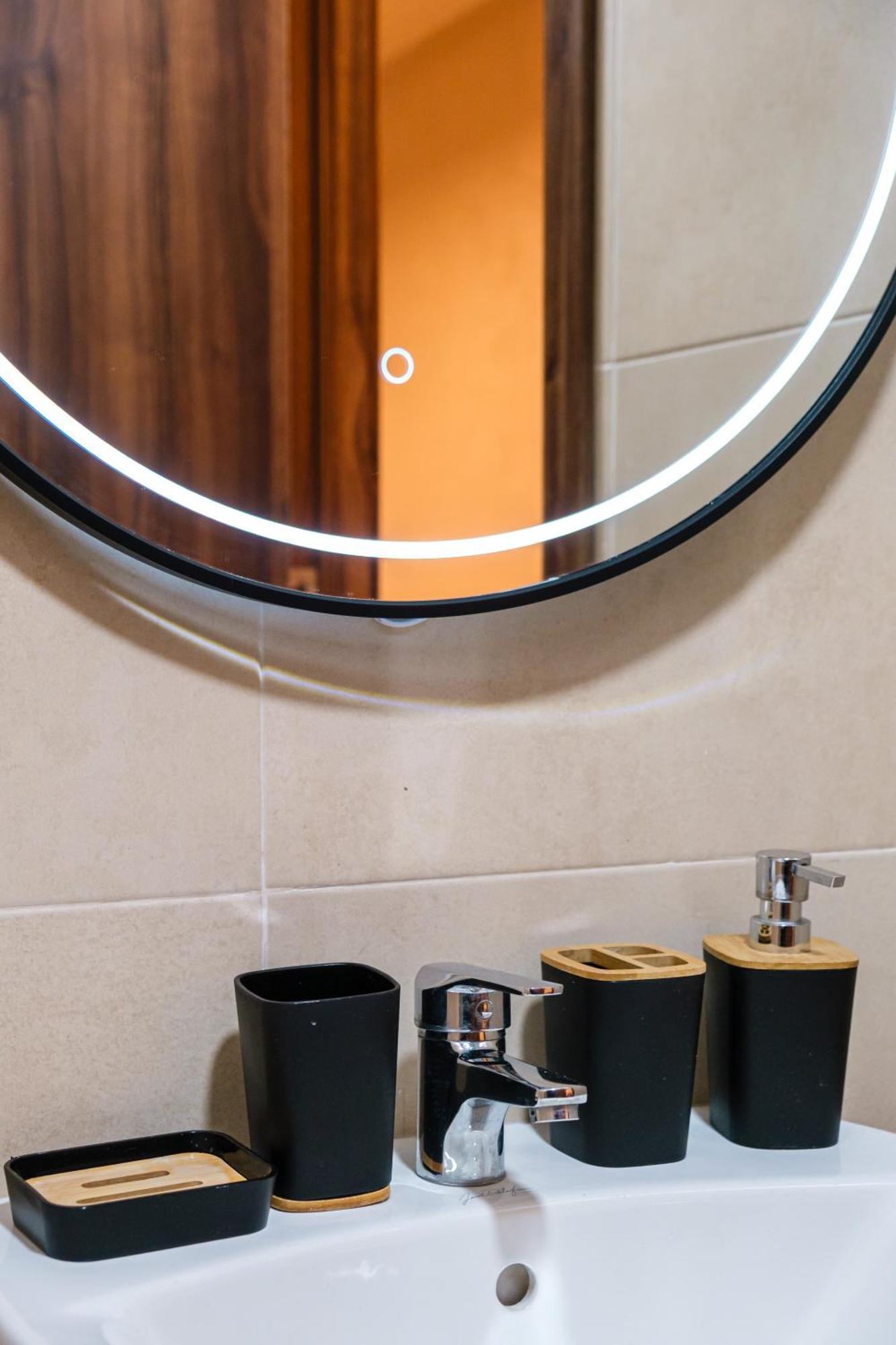 Appartement New! Modern Appart, Parking , Piscine & Fiber Wifi Gueliz Centre Marrakesh